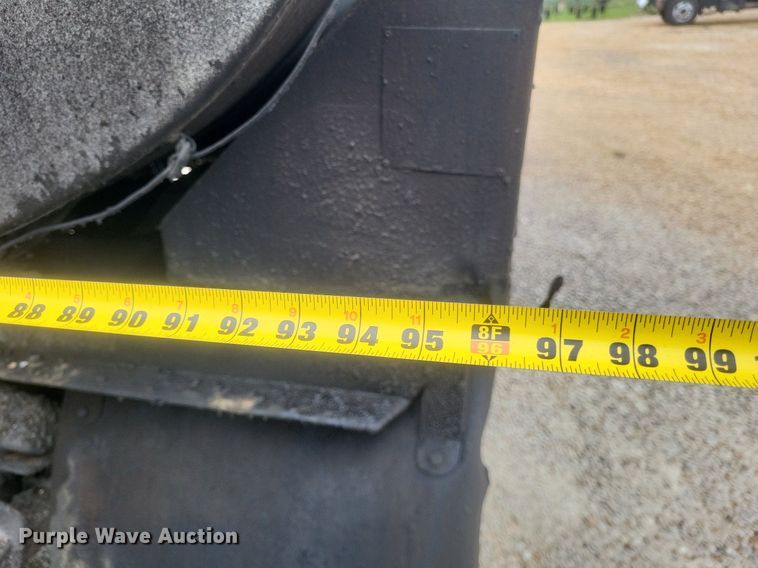 image for item DO4883 1994 Ford F700 oil distributor truck