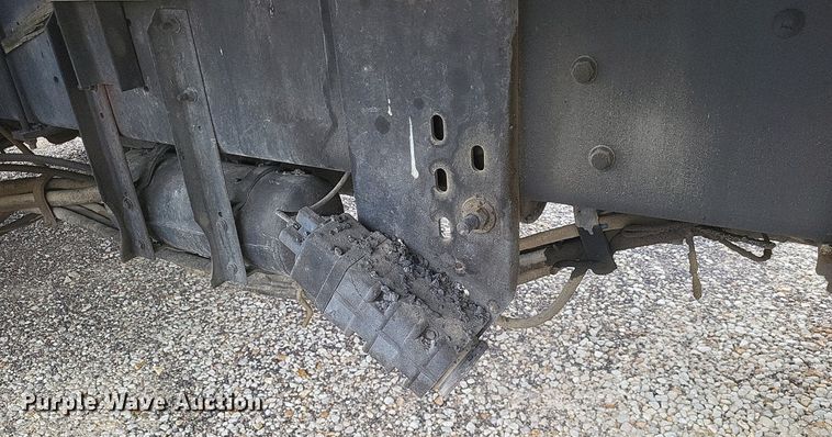 image for item DO4883 1994 Ford F700 oil distributor truck