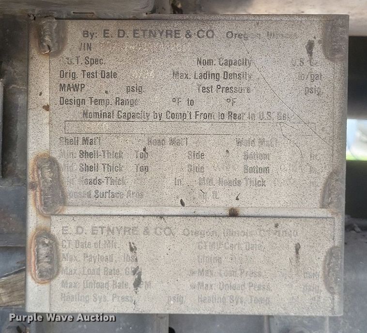 image for item DO4883 1994 Ford F700 oil distributor truck