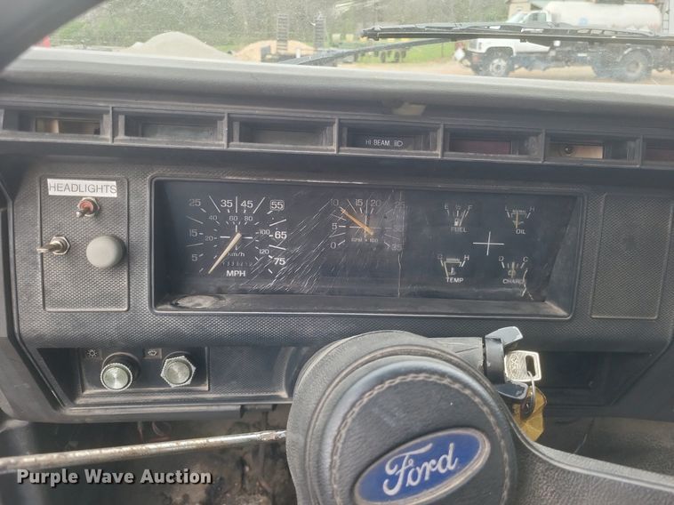 image for item DO4883 1994 Ford F700 oil distributor truck