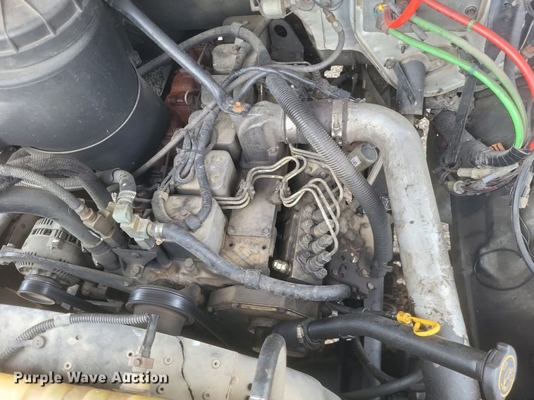 image for item DO4883 1994 Ford F700 oil distributor truck