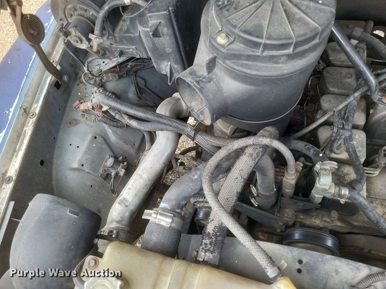 image for item DO4883 1994 Ford F700 oil distributor truck