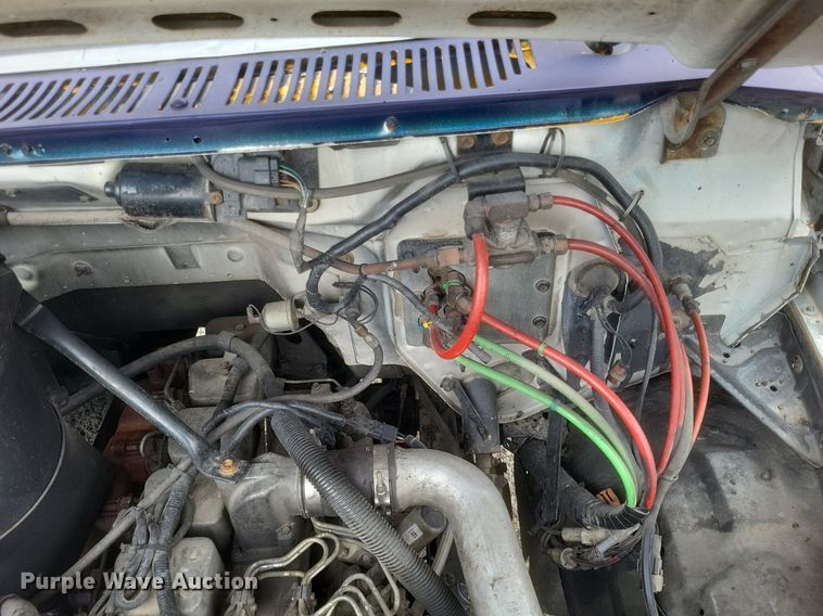 image for item DO4883 1994 Ford F700 oil distributor truck