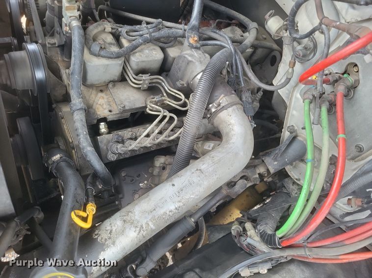 image for item DO4883 1994 Ford F700 oil distributor truck