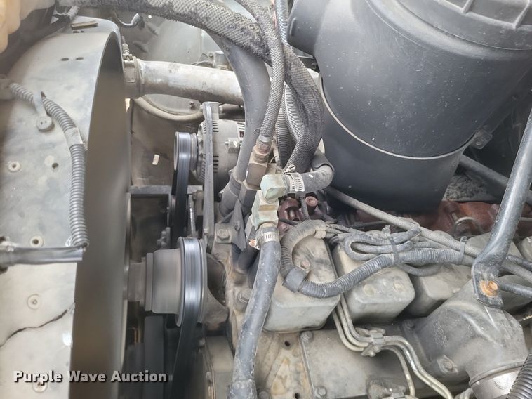 image for item DO4883 1994 Ford F700 oil distributor truck