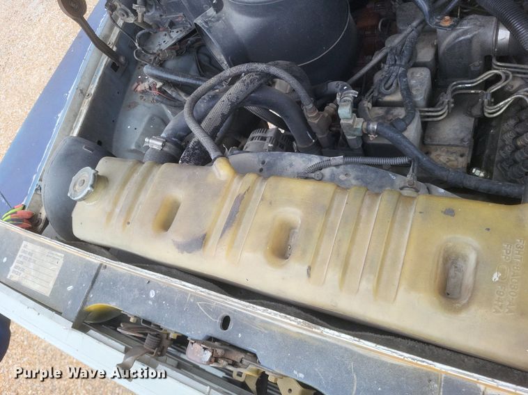 image for item DO4883 1994 Ford F700 oil distributor truck