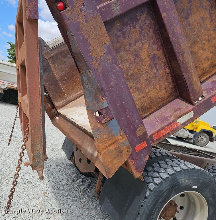 image for item DP0823 1991 International 9400 dump truck