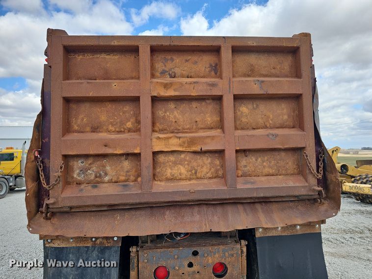 image for item DP0823 1991 International 9400 dump truck