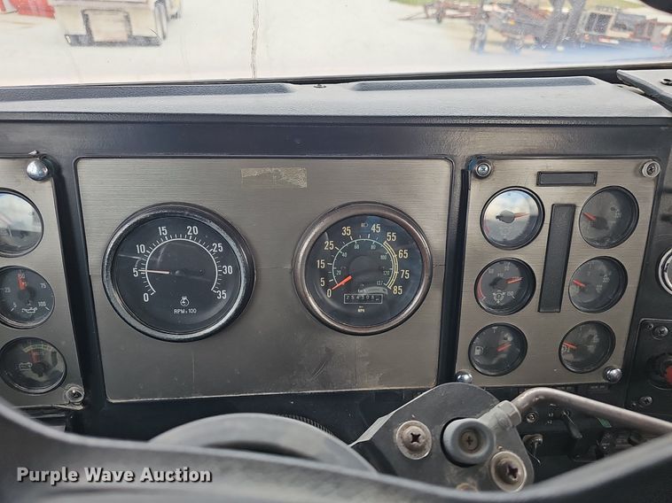 image for item DP0823 1991 International 9400 dump truck