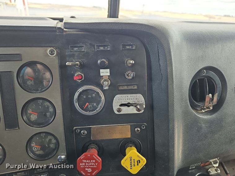 image for item DP0823 1991 International 9400 dump truck