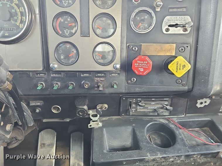 image for item DP0823 1991 International 9400 dump truck