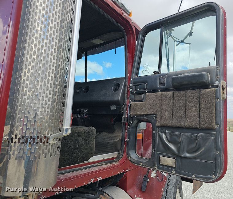 image for item DP0823 1991 International 9400 dump truck