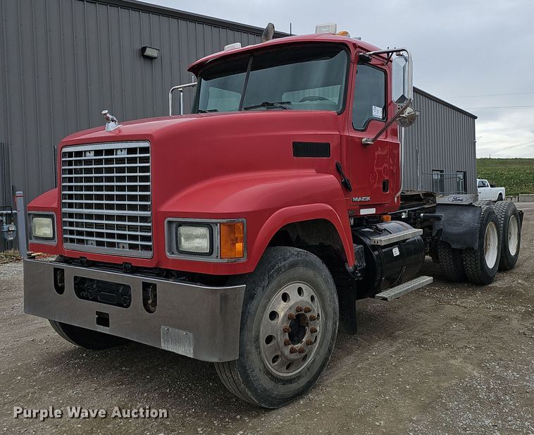 image for item DP0843 2008 Mack Pinnacle CHU613 semi truck