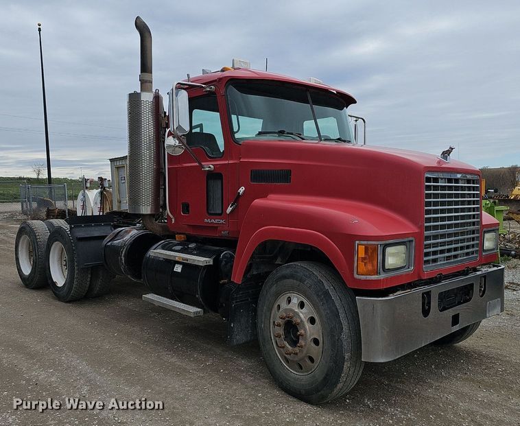 image for item DP0843 2008 Mack Pinnacle CHU613 semi truck