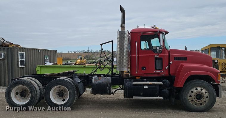 image for item DP0843 2008 Mack Pinnacle CHU613 semi truck