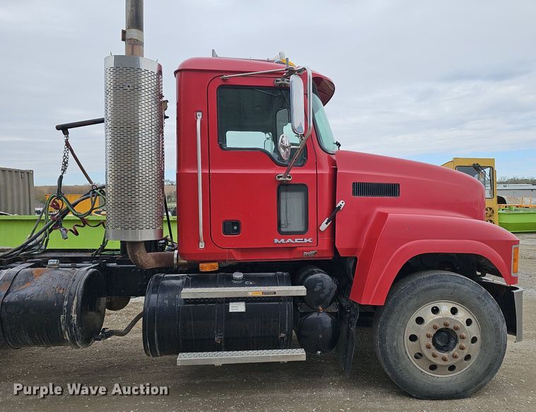 image for item DP0843 2008 Mack Pinnacle CHU613 semi truck