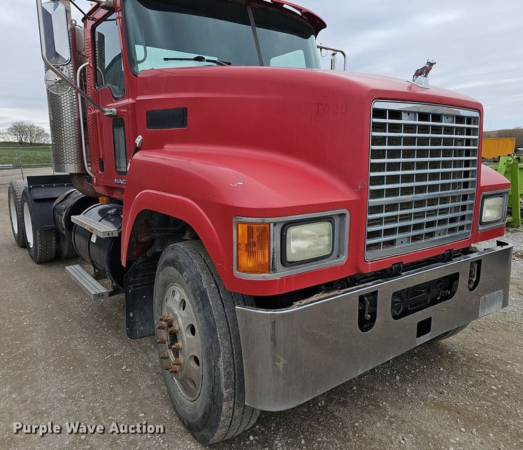 image for item DP0843 2008 Mack Pinnacle CHU613 semi truck