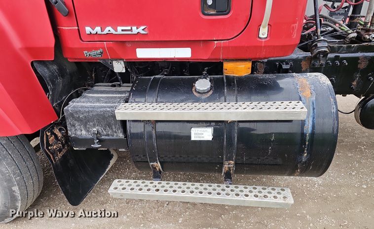 image for item DP0843 2008 Mack Pinnacle CHU613 semi truck