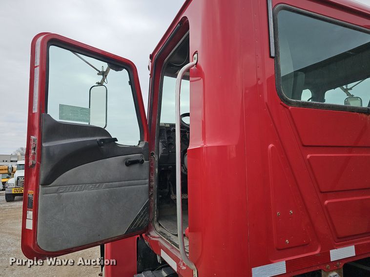 image for item DP0843 2008 Mack Pinnacle CHU613 semi truck