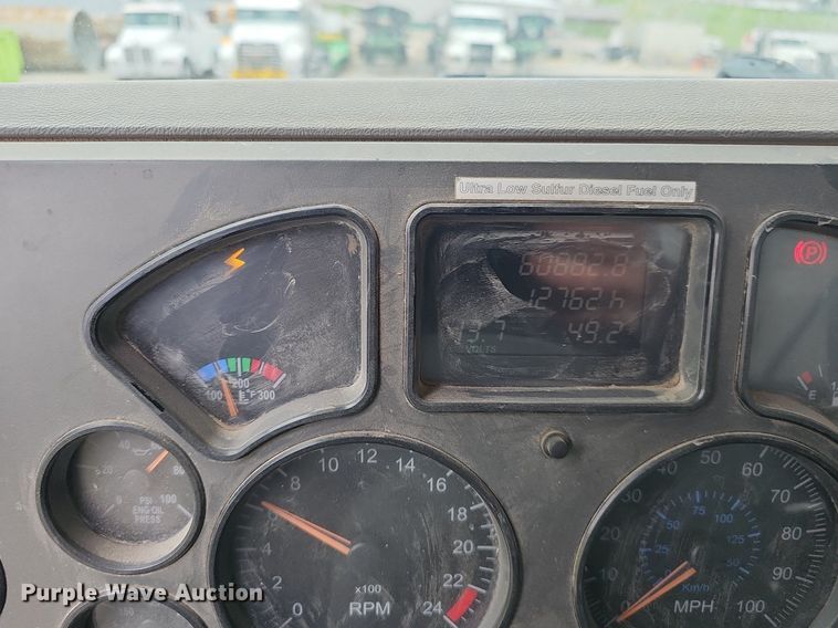 image for item DP0843 2008 Mack Pinnacle CHU613 semi truck