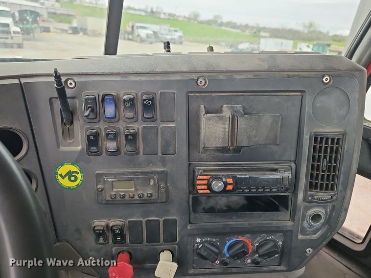 image for item DP0843 2008 Mack Pinnacle CHU613 semi truck