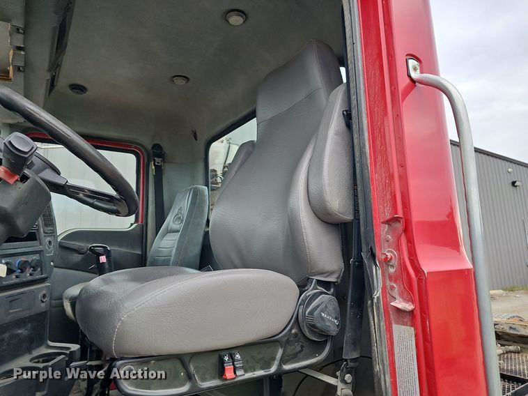 image for item DP0843 2008 Mack Pinnacle CHU613 semi truck