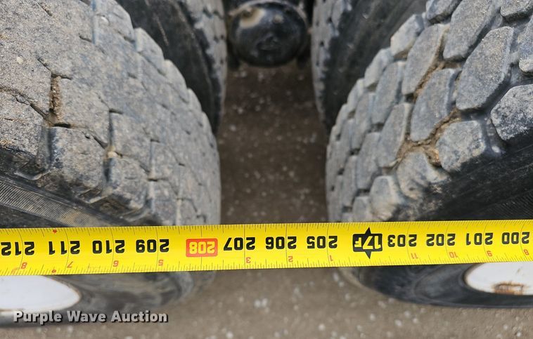 image for item DP0843 2008 Mack Pinnacle CHU613 semi truck