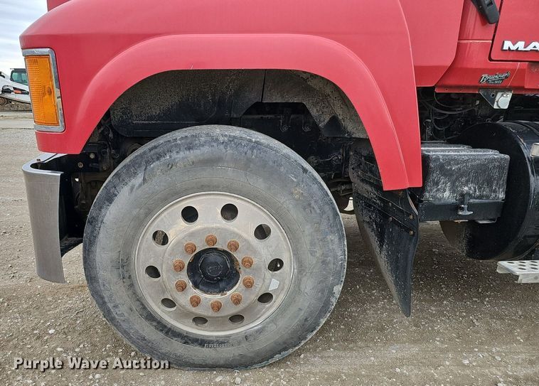 image for item DP0843 2008 Mack Pinnacle CHU613 semi truck