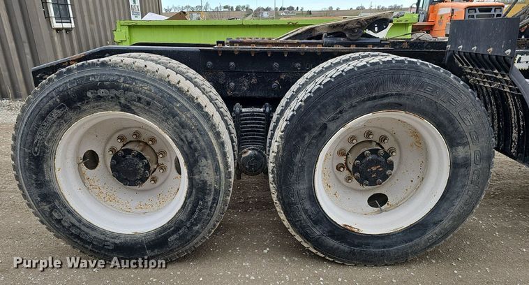 image for item DP0843 2008 Mack Pinnacle CHU613 semi truck