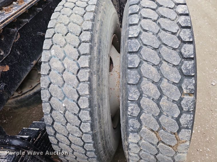 image for item DP0843 2008 Mack Pinnacle CHU613 semi truck