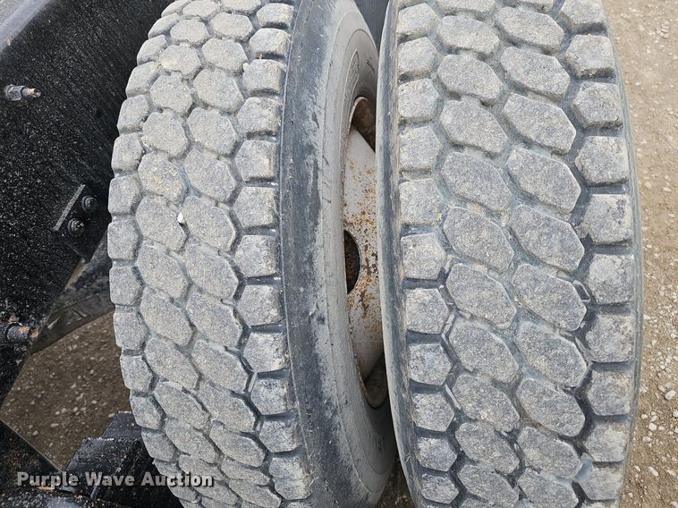 image for item DP0843 2008 Mack Pinnacle CHU613 semi truck