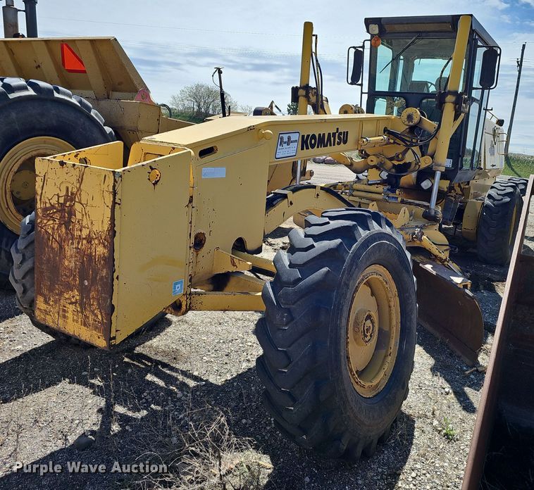 image for item DP0845 1998 Komatsu GD650A-2CY motor grader