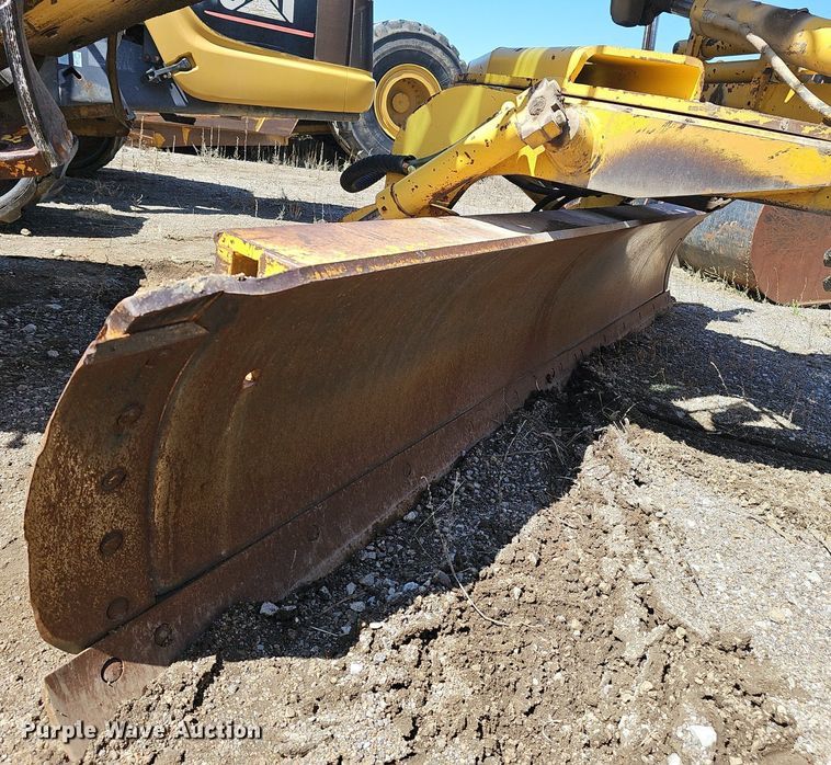 image for item DP0845 1998 Komatsu GD650A-2CY motor grader