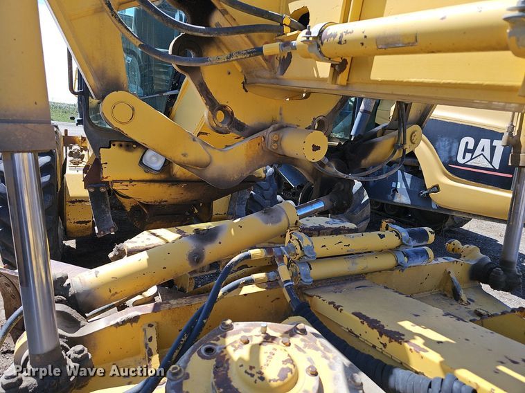 image for item DP0845 1998 Komatsu GD650A-2CY motor grader