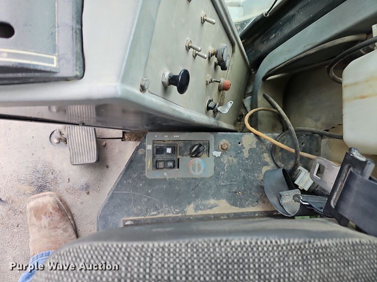 image for item DP0845 1998 Komatsu GD650A-2CY motor grader