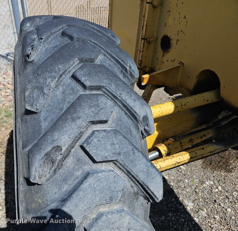 image for item DP0845 1998 Komatsu GD650A-2CY motor grader