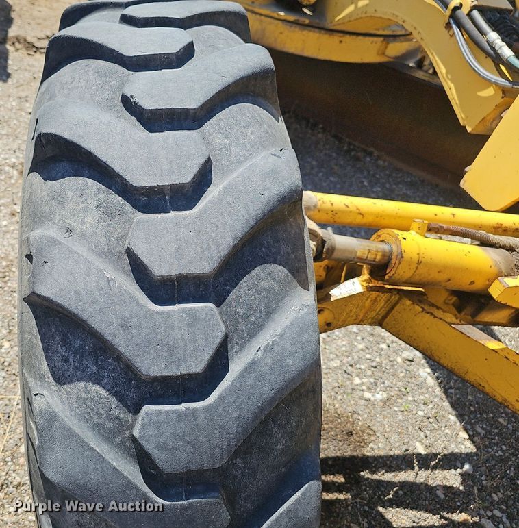 image for item DP0845 1998 Komatsu GD650A-2CY motor grader