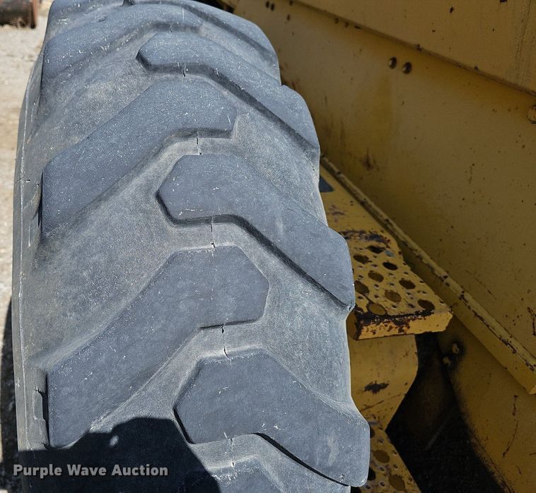 image for item DP0845 1998 Komatsu GD650A-2CY motor grader