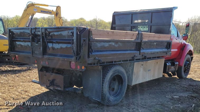 image for item DP1321 2000 Ford F650 Super Duty dump truck