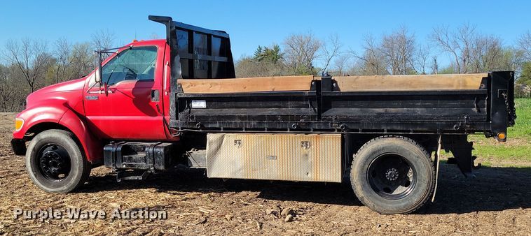 image for item DP1321 2000 Ford F650 Super Duty dump truck