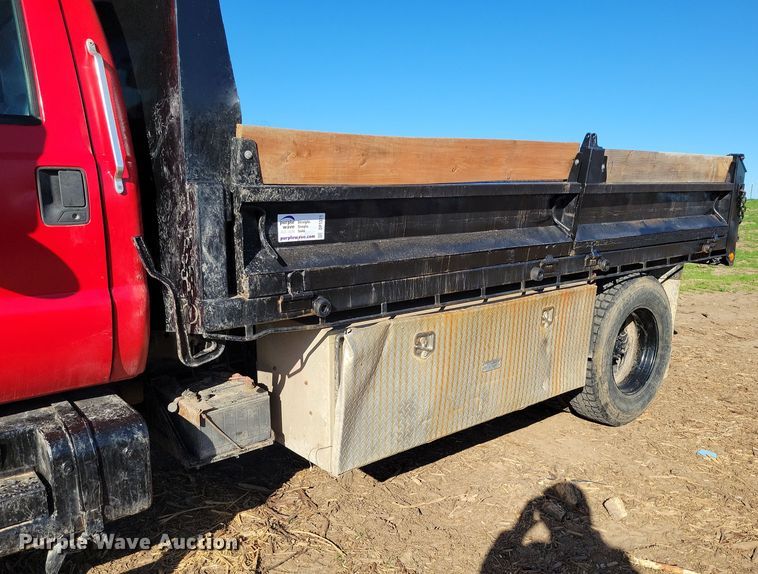 image for item DP1321 2000 Ford F650 Super Duty dump truck
