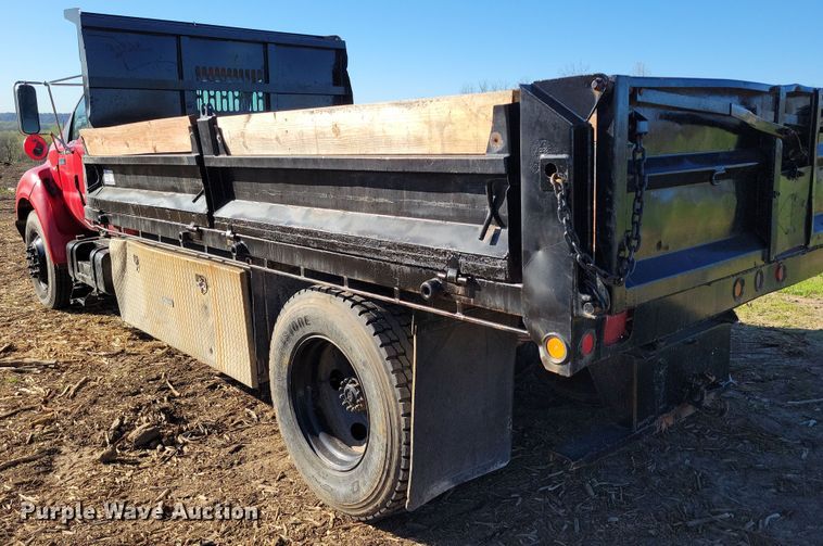 image for item DP1321 2000 Ford F650 Super Duty dump truck