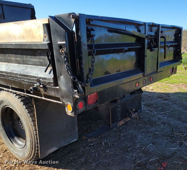 image for item DP1321 2000 Ford F650 Super Duty dump truck