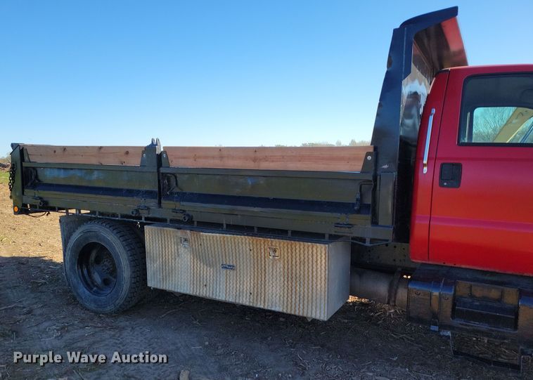 image for item DP1321 2000 Ford F650 Super Duty dump truck