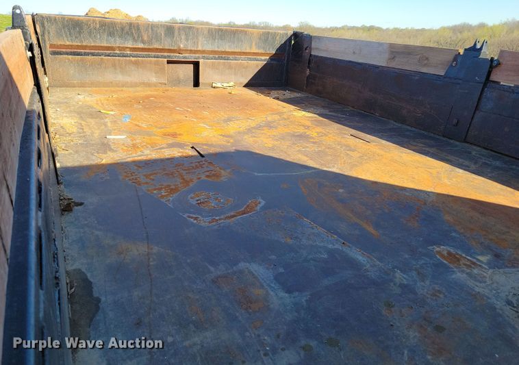 image for item DP1321 2000 Ford F650 Super Duty dump truck