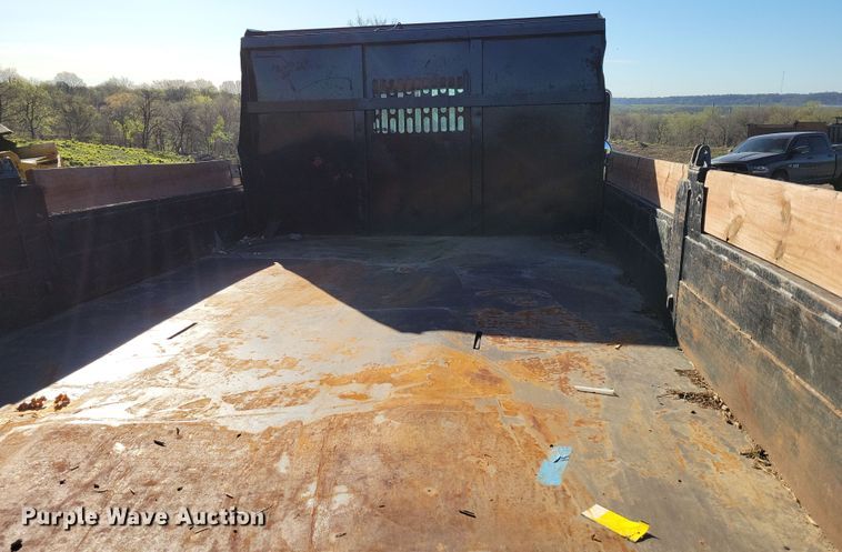 image for item DP1321 2000 Ford F650 Super Duty dump truck