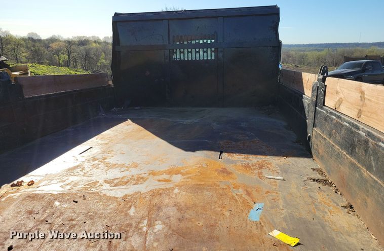 image for item DP1321 2000 Ford F650 Super Duty dump truck