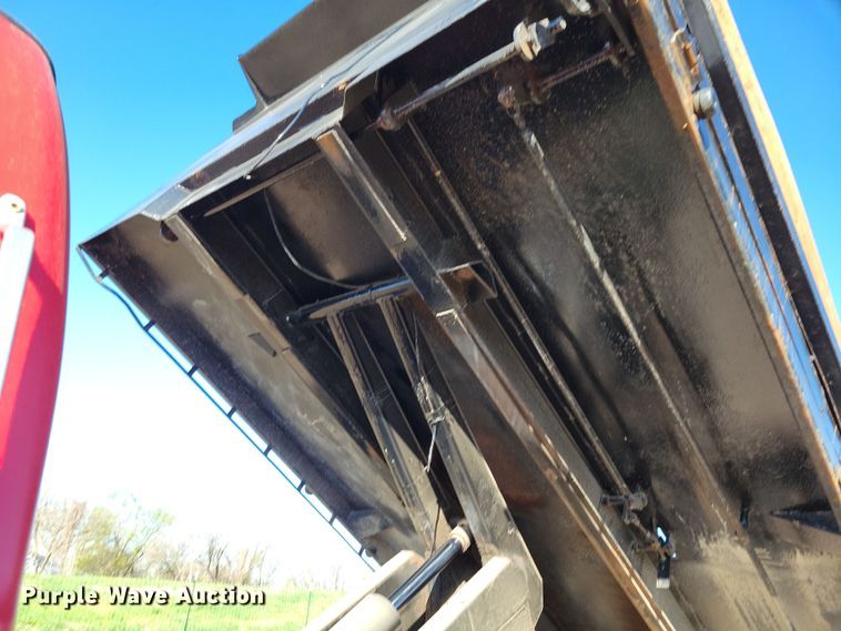 image for item DP1321 2000 Ford F650 Super Duty dump truck