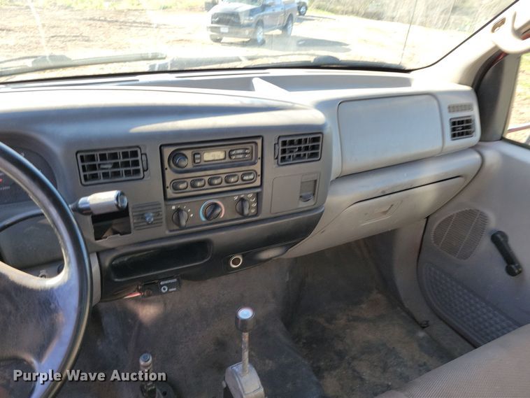 image for item DP1321 2000 Ford F650 Super Duty dump truck