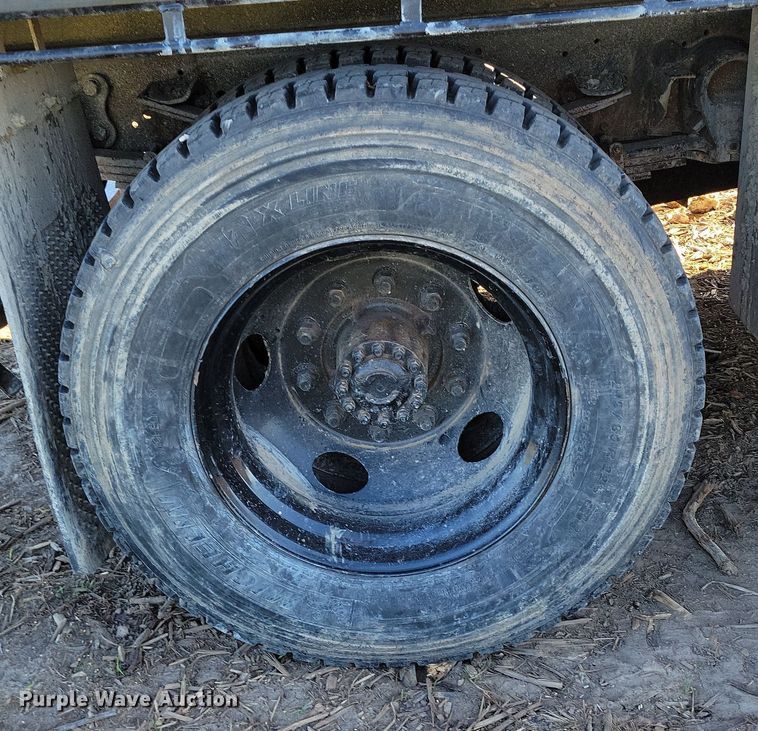 image for item DP1321 2000 Ford F650 Super Duty dump truck